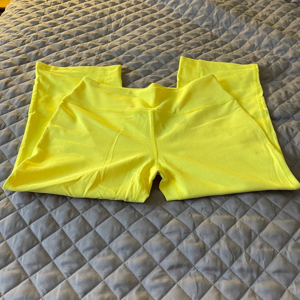 Beyond Yoga flare Capri pants